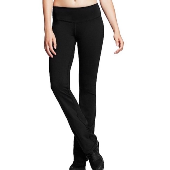 Victoria's Secret Pants - Victoria’s Secret SPORT Knockout Yoga Pant Yoga Rise Straight Leg Size Small